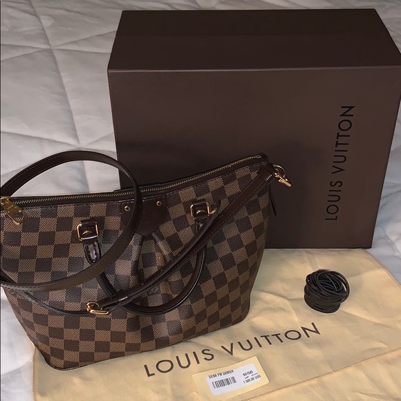 Louis Vuitton Handbags - Louis Vuitton Siena PM in graphic Damier canvas!